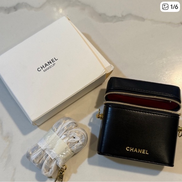 Designer   Black and Gold MINI   Pouch - Picture 1 of 5